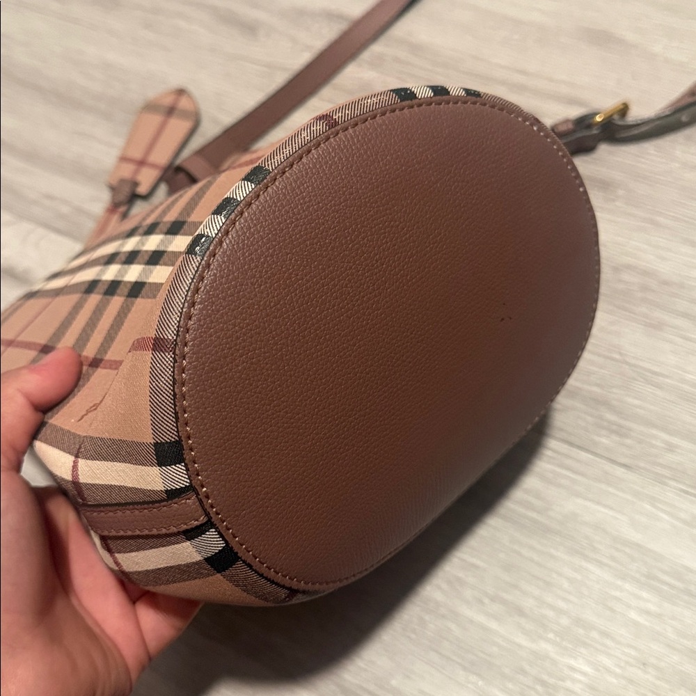 Authentic Burberry Bucket Purse - Picture 6 of 6